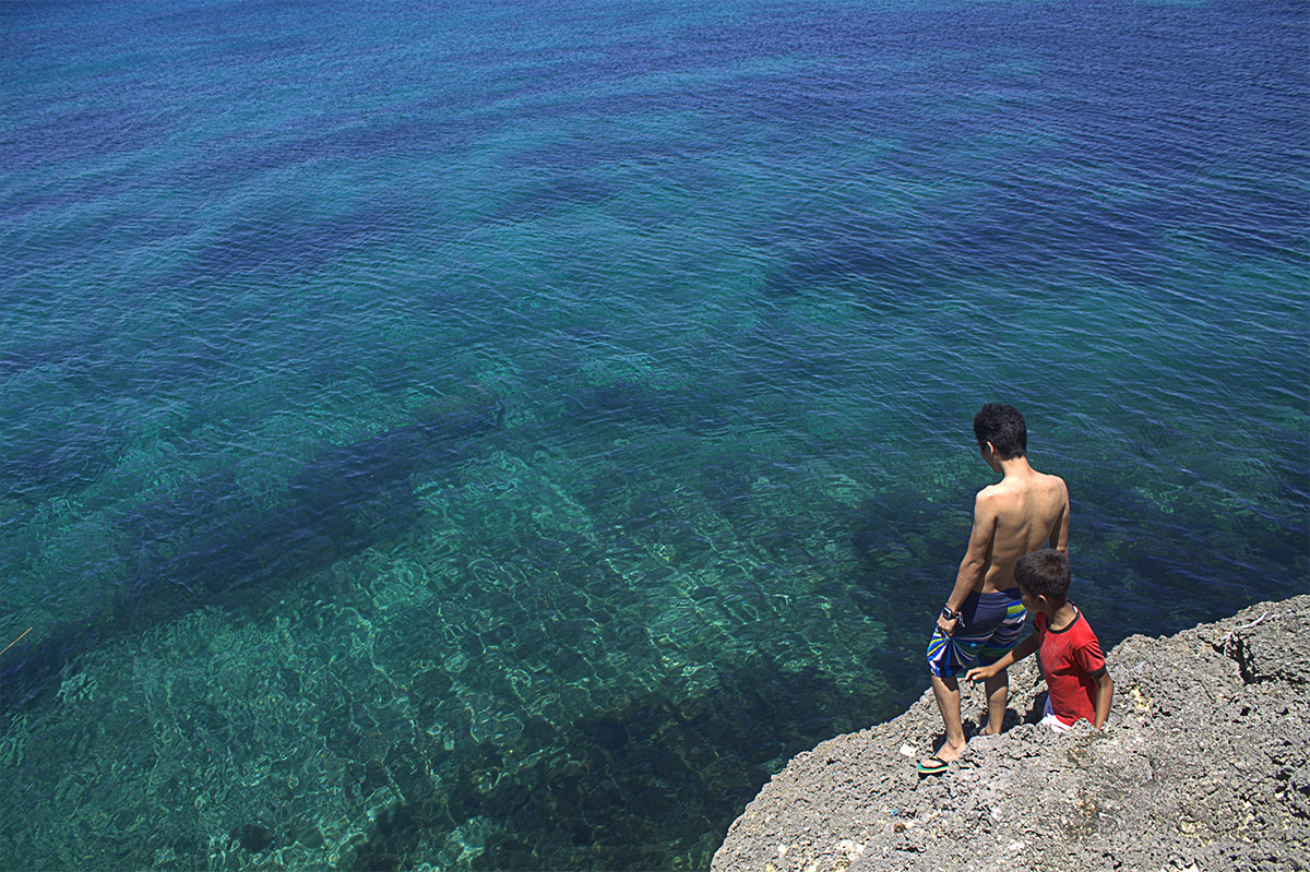 Cliff diving in Carnaza