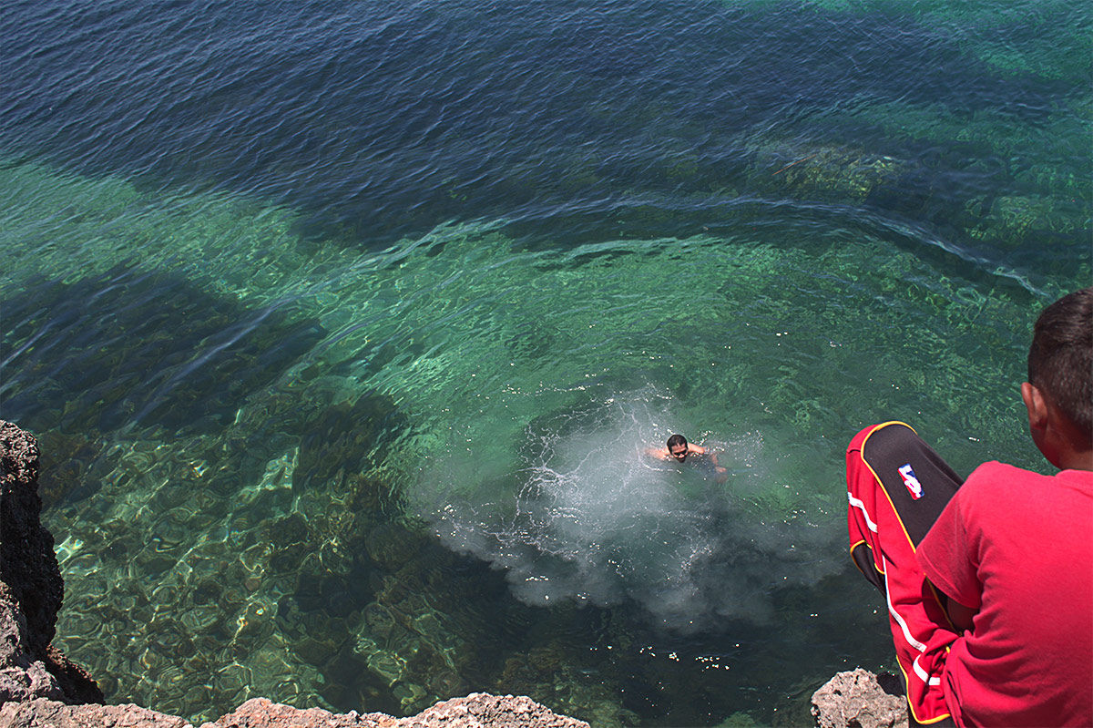 Cliff diving in Carnaza