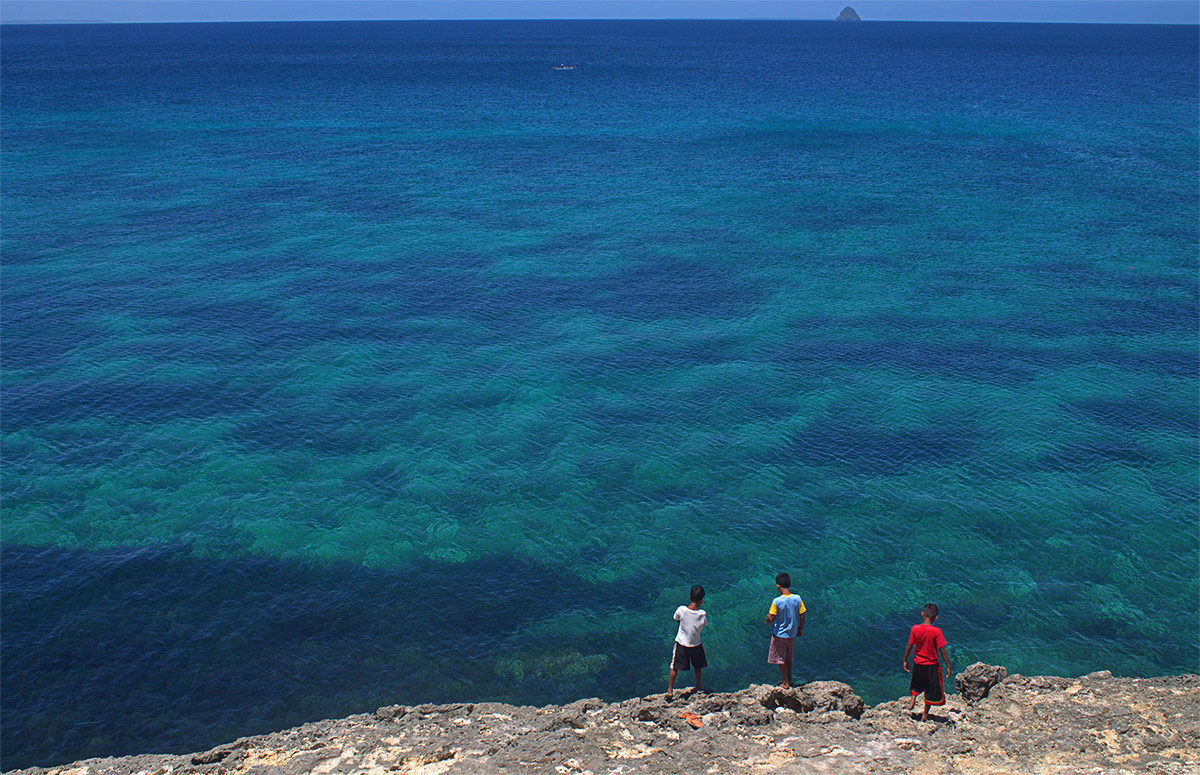 Cliff Diving in Carnaza Island, Cebu